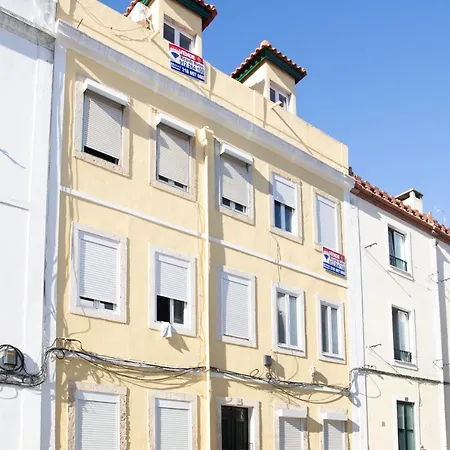 Апартаменты Charming 1 Bedroom W/ Terrace Near Belem *