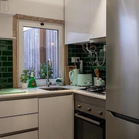 Charming 1 Bedroom W/ Terrace Near Belem Апартаменты Лиссабон